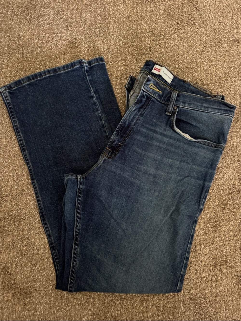 Wrangler Men’s Relaxed Jeans in Dark Blue Wash